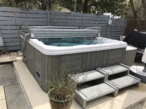 hot tubs for salw